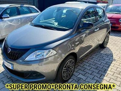 Usata Lancia Ypsilon Silver 69 CV (50 kW) 2023 Grigio Utilitaria