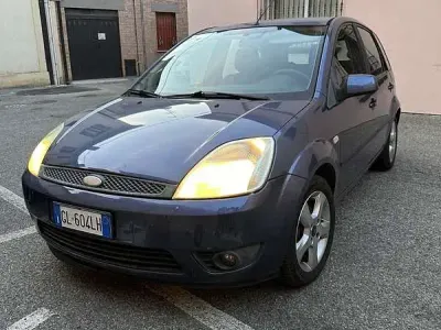 Usata Ford Fiesta Ghia 90 CV (66 kW) 2005 Utilitaria