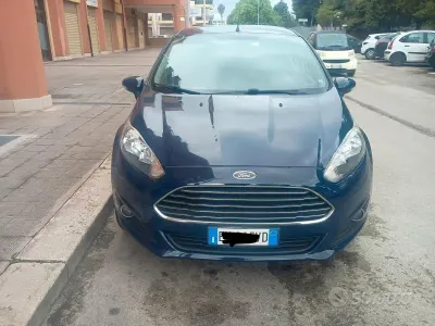Usata Ford Fiesta Titanium 75 CV (55 kW) 2014 Blu Utilitaria