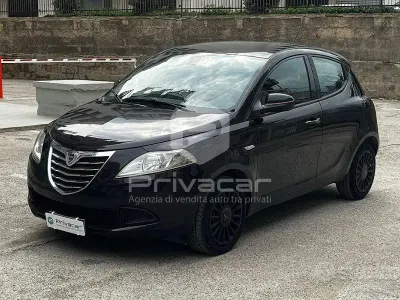 Begagnad Lancia Ypsilon S 95 HK (69 kW) 2013 Lila Halvkombi