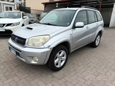 Usata Toyota RAV4 Sol 116 CV (85 kW) 2004 Grigio SUV