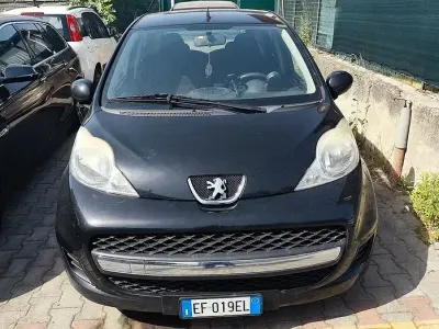 Usata Peugeot 107 68 CV (50 kW) 2010 Nero Utilitaria