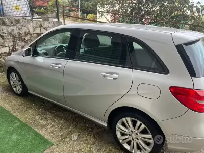 Usata Mercedes B180 109 CV (80 kW) 2014 Grigio Utilitaria