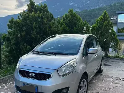 Usata Kia Venga Active 90 CV (66 kW) 2013 Grigio Utilitaria