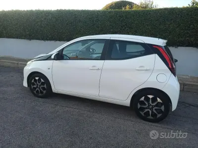 Usata Toyota Aygo 69 CV (50 kW) 2019 Bianco Utilitaria