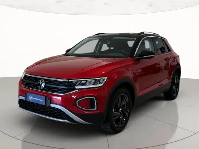 Usata VW T-Roc Life 116 CV (85 kW) 2025 Kings red metallizzato nero SUV