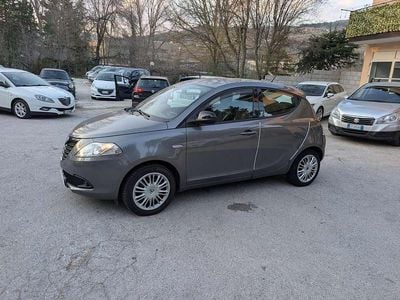 Usata Lancia Ypsilon Platinum 69 CV (50 kW) 2015 Grigio Utilitaria