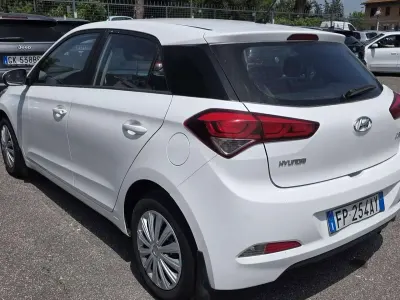 Usata Hyundai i20 Blackline 75 CV (55 kW) 2018 Bianco Utilitaria