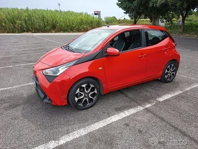 Usata Toyota Aygo 72 CV (52 kW) 2018 Rosso Utilitaria