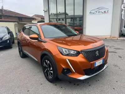 Usata Peugeot 2008 Allure 102 CV (75 kW) 2020 Arancione SUV