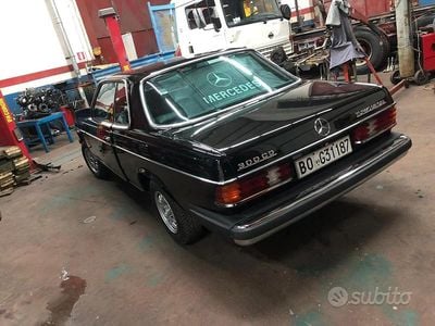 Usata Mercedes 300 125 CV (91 kW) 1981 Nero Coupé