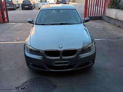 Usata BMW 318 143 CV (105 kW) 2010 Grigio Berlina