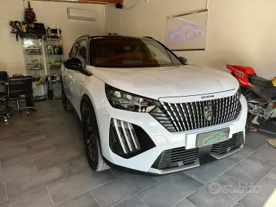 Usata Peugeot 2008 GT 130 CV (95 kW) 2024 Bianco SUV