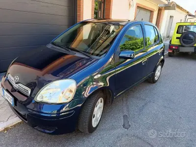 Begagnad Toyota Yaris 65 HK (47 kW) 2004 Blå Kombi