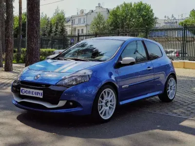 Käytetty Renault Clio II R.S. 201 HP (147 kW) 2010 Sedan