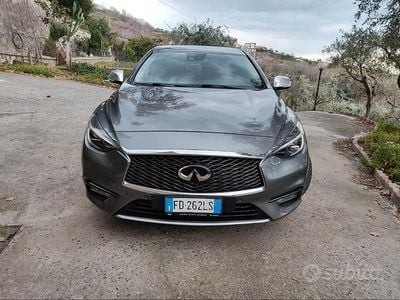 Usata Infiniti Q30 Business Executive 109 CV (80 kW) 2016 Grigio SUV