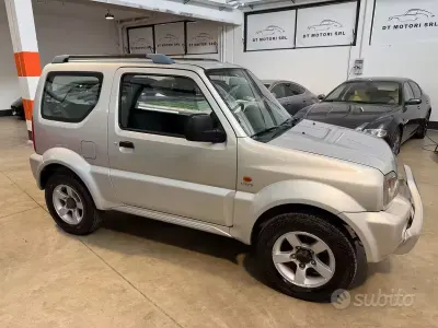 Usata Suzuki Jimny 86 CV (63 kW) 2005 Grigio SUV