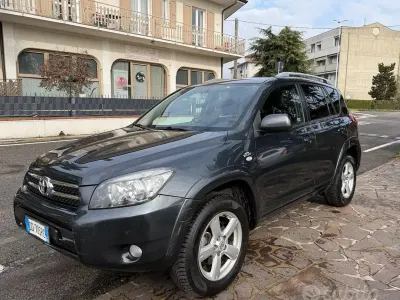 Second-hand Toyota RAV4 Sol 136 CP (100 kW) 2006 Negru SUV