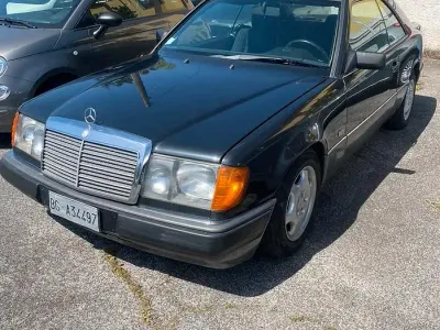Begagnad Mercedes 230 136 HK (100 kW) 1990 Svart Sportkupé