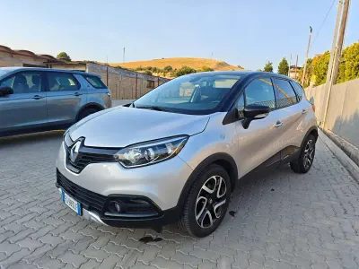 Usata Renault Captur 90 CV (66 kW) 2016 Grigio metallizzato SUV