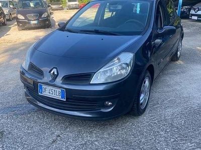 Usata Renault Clio II Luxe 75 CV (55 kW) 2007 Berlina