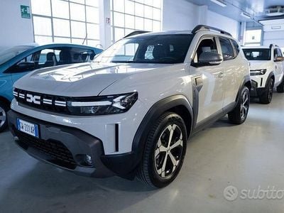 Begagnad Dacia Duster Journey 141 HK (103 kW) 2024 Grå SUV