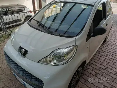 Usata Peugeot 107 68 CV (50 kW) 2010 Bianco Utilitaria