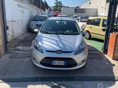 Usata Ford Fiesta Titanium 60 CV (44 kW) 2012 Grigio Utilitaria