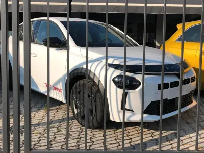 Nuova Lancia Ypsilon 100 CV (73 kW) 2026 Bianco Utilitaria