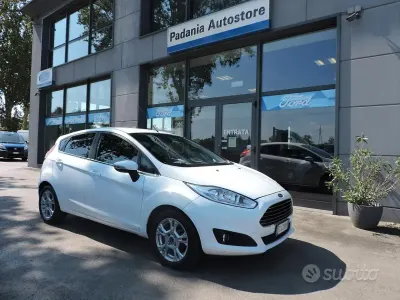 Usata Ford Fiesta Titanium 75 CV (55 kW) 2016 Bianco Utilitaria