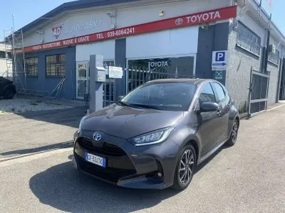 Usata Toyota Yaris Hybrid Trend 92 CV (67 kW) 2021 Dark grey Berlina