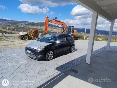 Usata Ford Fiesta S 90 CV (66 kW) 2005 Nero Utilitaria