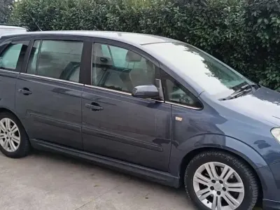 Usata Opel Zafira Cosmo 120 CV (88 kW) 2009 Monovolume