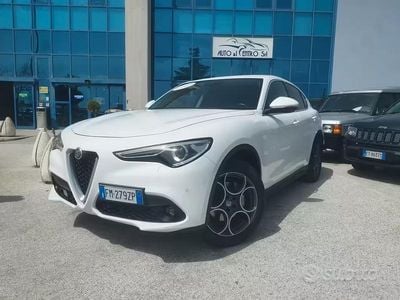 Begagnad Alfa Romeo Stelvio Super 210 HK (154 kW) 2018 Vit SUV
