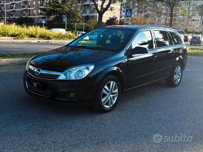 Usata Opel Astra 101 CV (74 kW) 2008 Nero Station wagon