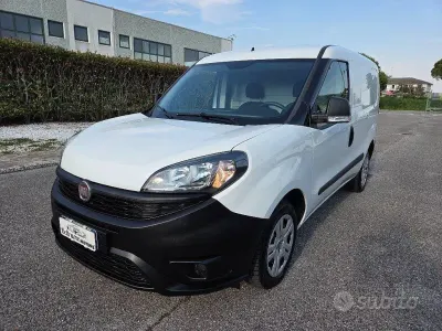 Usata Fiat Doblò Lounge 95 CV (69 kW) 2021 Bianco Monovolume