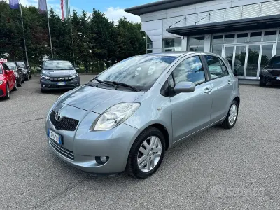 Usata Toyota Yaris 87 CV (63 kW) 2008 Grigio Utilitaria