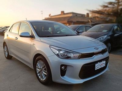 Usata Kia Rio 84 CV (61 kW) 2018 Argento Berlina