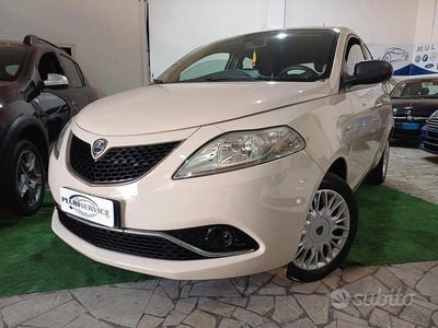 Używany Lancia Ypsilon 69 KM (50 kW) 2018 Beżowy Hatchback
