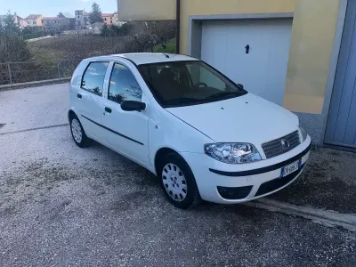 Usado Fiat Punto Classica 60 CV (44 kW) 2009 Blanco Utilitario