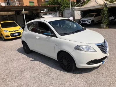 Usata Lancia Ypsilon 69 CV (50 kW) 2014 Bianco Utilitaria