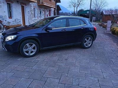 Usata Mercedes GLA180 122 CV (89 kW) 2017 Blu/azzurro SUV