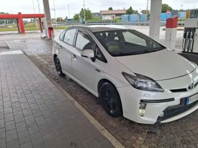 Usata Toyota Prius 99 CV (72 kW) 2012 Bianco Berlina