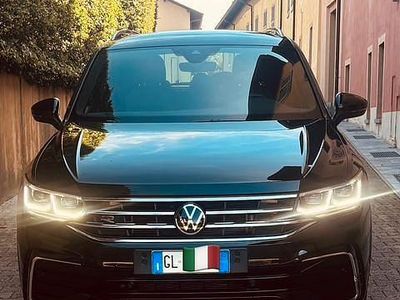 Usata VW Tiguan R-line 150 CV (110 kW) 2022 Nero SUV