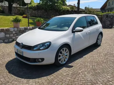 Begagnad VW Golf VI Highline 140 HK (102 kW) 2011 Vit Halvkombi