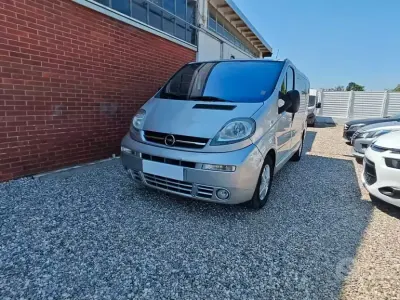 Usata Opel Vivaro 135 CV (99 kW) 2006 Grigio Monovolume