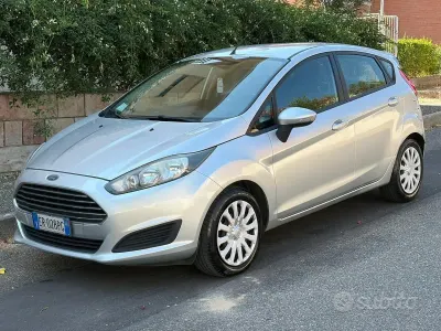 Usata Ford Fiesta 75 CV (55 kW) 2013 Grigio Berlina