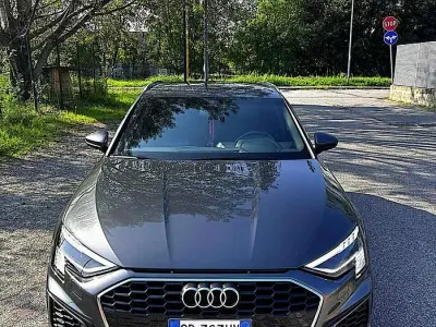 Usado Audi A3 S-Line 116 CV (85 kW) 2024 Gris Berlina