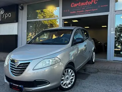 Usata Lancia Ypsilon Gold 69 CV (50 kW) 2012 Marrone Utilitaria