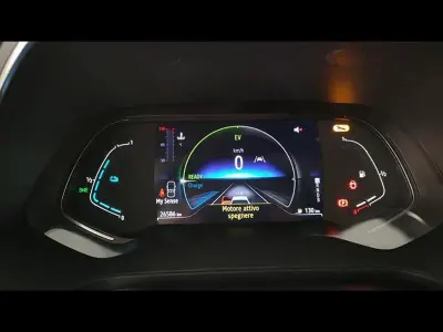 Usata Renault Captur Techno 145 CV (106 kW) 2023 Blu scuro SUV